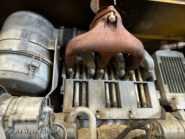 image for item LX9854 Gomaco LS300  slipform paver