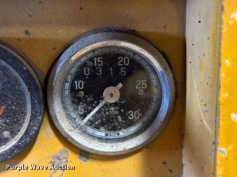 image for item LX9854 Gomaco LS300  slipform paver