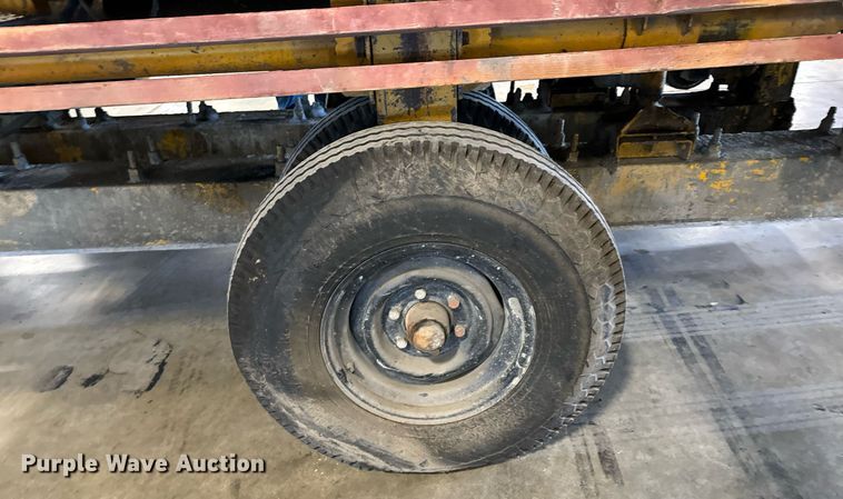 image for item LX9854 Gomaco LS300  slipform paver