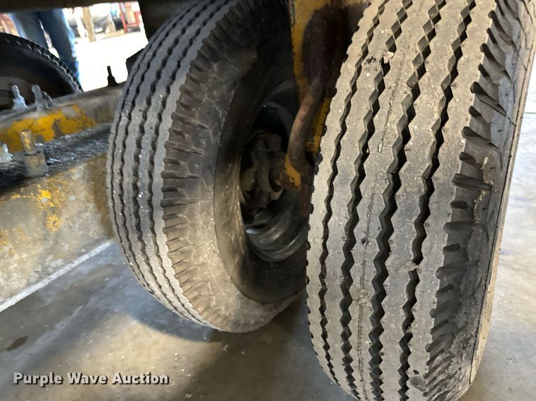 image for item LX9854 Gomaco LS300  slipform paver