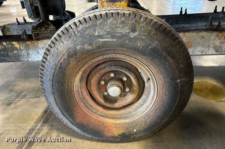 image for item LX9854 Gomaco LS300  slipform paver