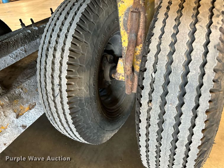 image for item LX9854 Gomaco LS300  slipform paver