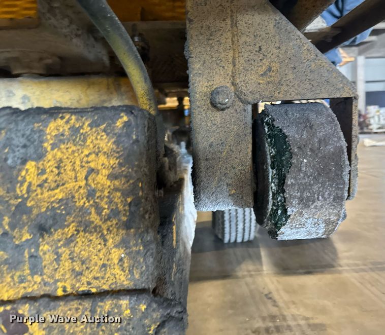 image for item LX9854 Gomaco LS300  slipform paver