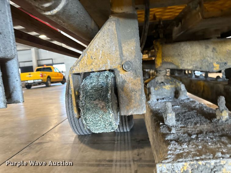 image for item LX9854 Gomaco LS300  slipform paver