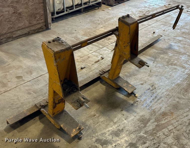 image for item LX9854 Gomaco LS300  slipform paver