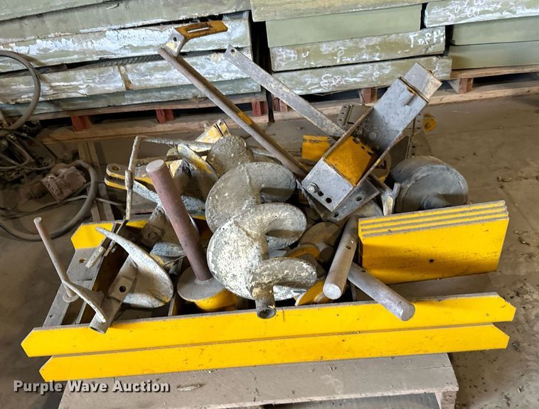 image for item LX9854 Gomaco LS300  slipform paver