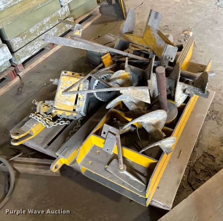 image for item LX9854 Gomaco LS300  slipform paver