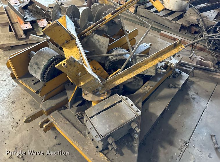 image for item LX9854 Gomaco LS300  slipform paver