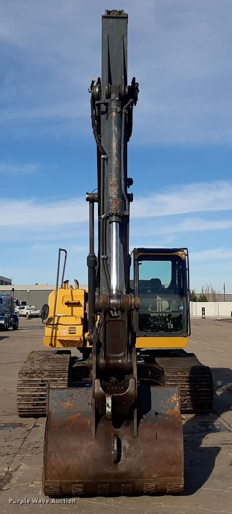 image for item LX9868 2012 John Deere 200D LC  excavator