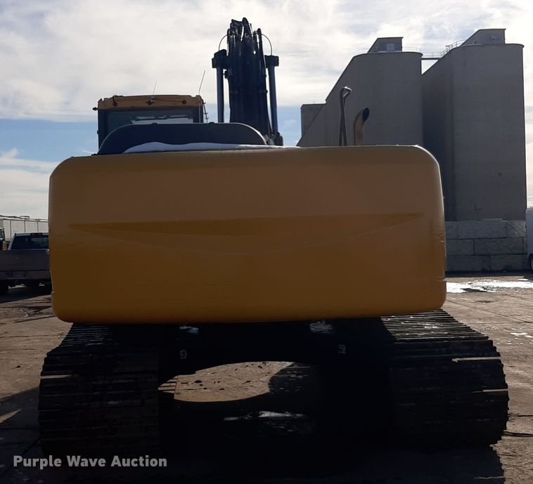 image for item LX9868 2012 John Deere 200D LC  excavator