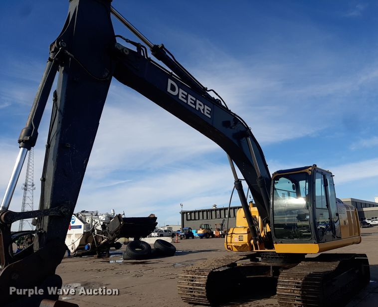 image for item LX9868 2012 John Deere 200D LC  excavator