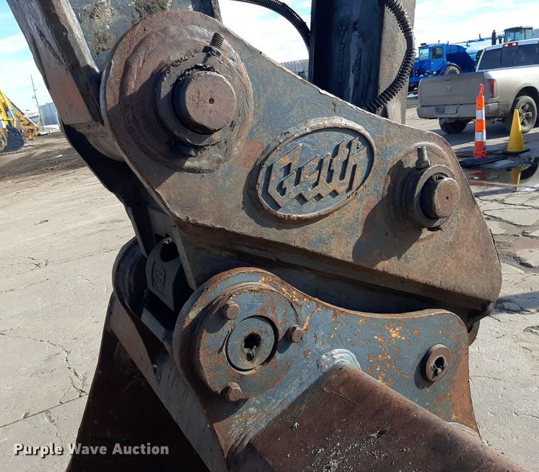 image for item LX9868 2012 John Deere 200D LC  excavator