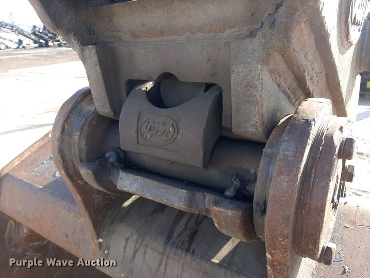 image for item LX9868 2012 John Deere 200D LC  excavator