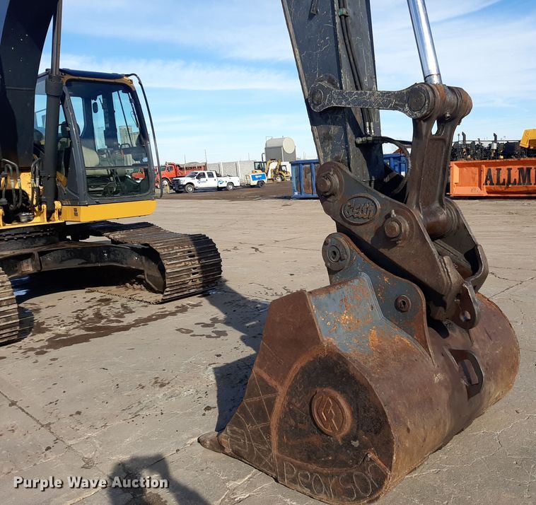 image for item LX9868 2012 John Deere 200D LC  excavator