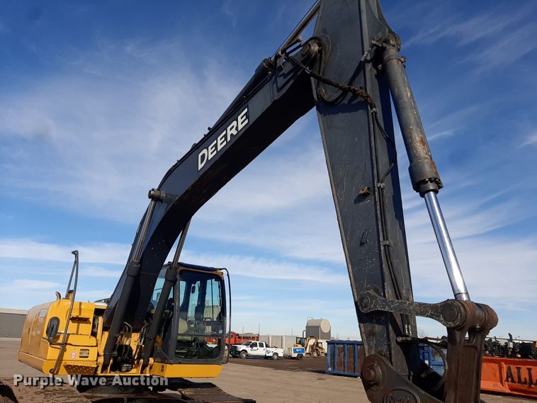 image for item LX9868 2012 John Deere 200D LC  excavator