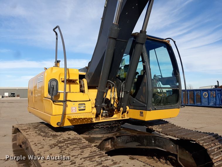 image for item LX9868 2012 John Deere 200D LC  excavator