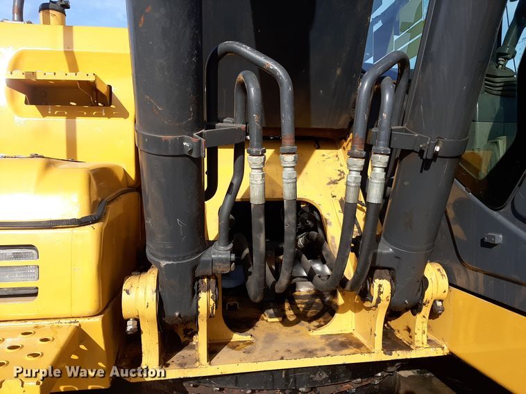 image for item LX9868 2012 John Deere 200D LC  excavator