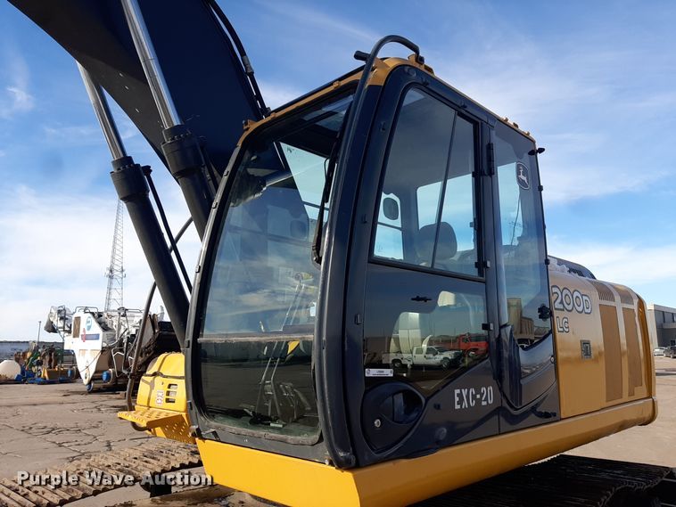 image for item LX9868 2012 John Deere 200D LC  excavator