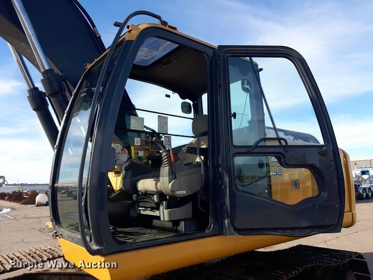 image for item LX9868 2012 John Deere 200D LC  excavator