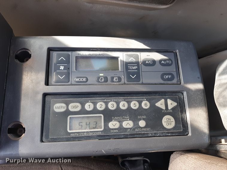 image for item LX9868 2012 John Deere 200D LC  excavator