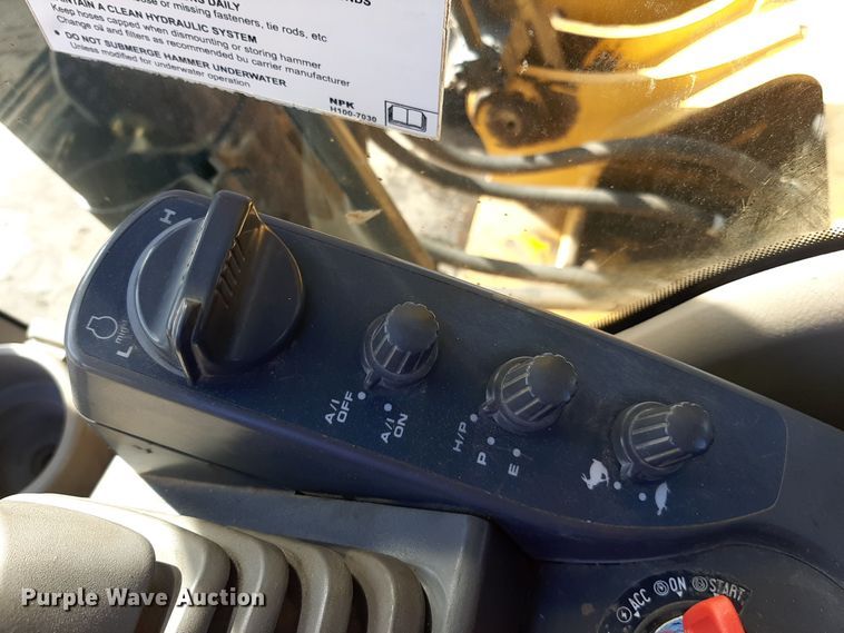 image for item LX9868 2012 John Deere 200D LC  excavator