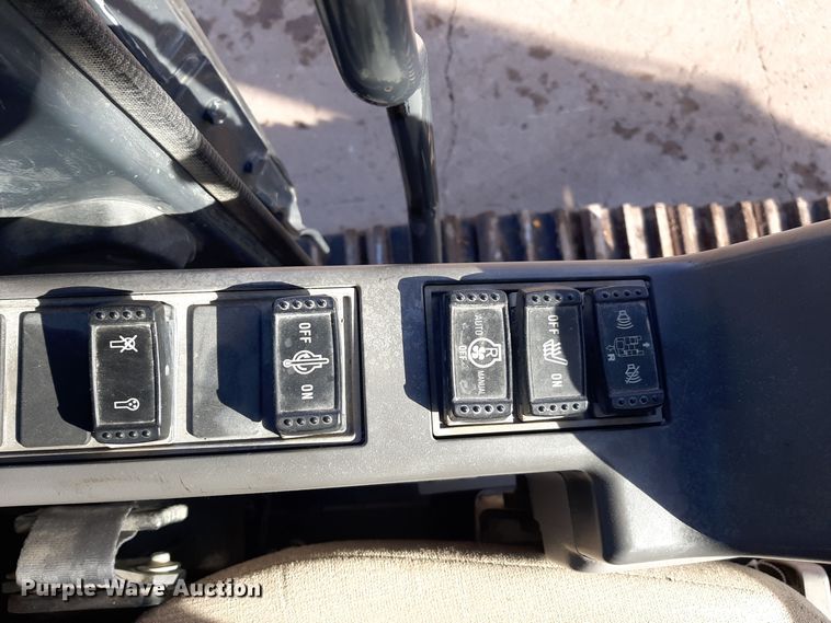 image for item LX9868 2012 John Deere 200D LC  excavator