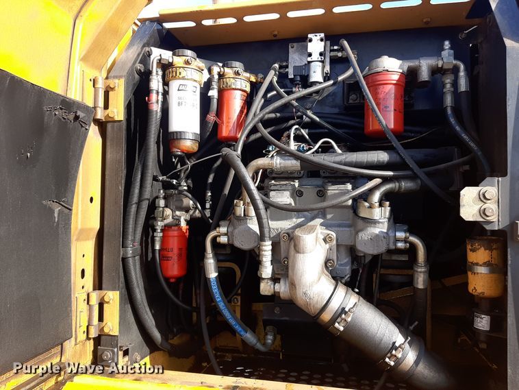 image for item LX9868 2012 John Deere 200D LC  excavator