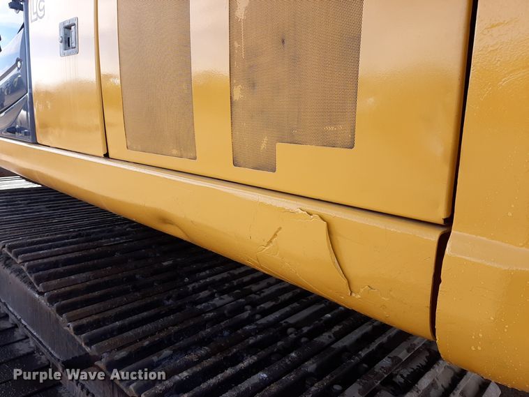 image for item LX9868 2012 John Deere 200D LC  excavator