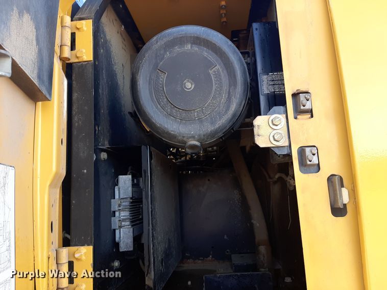 image for item LX9868 2012 John Deere 200D LC  excavator