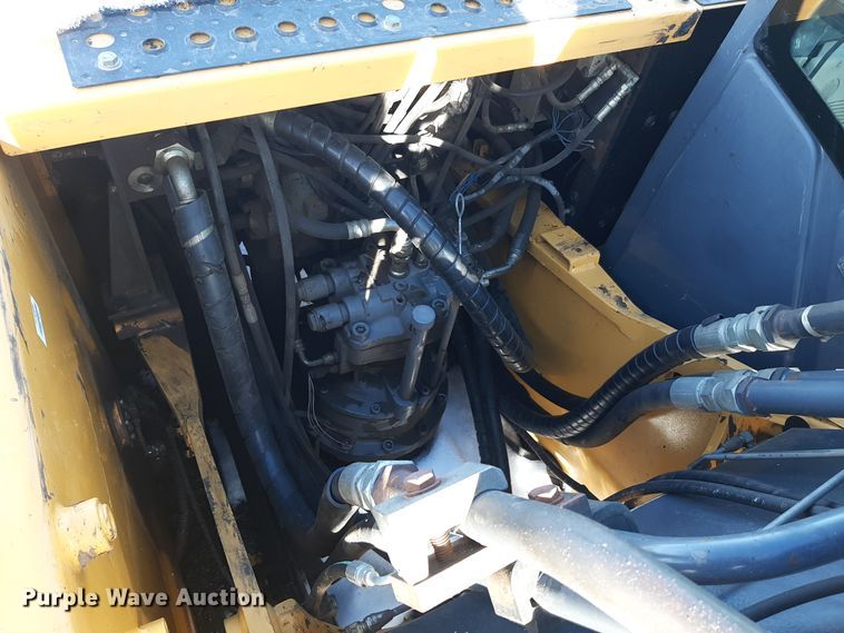 image for item LX9868 2012 John Deere 200D LC  excavator