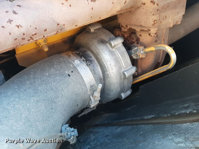 image for item LX9868 2012 John Deere 200D LC  excavator