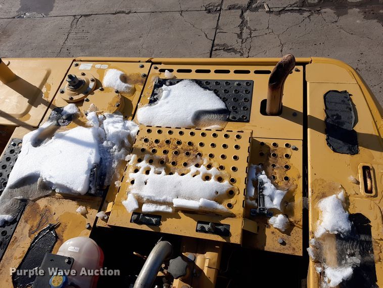 image for item LX9868 2012 John Deere 200D LC  excavator