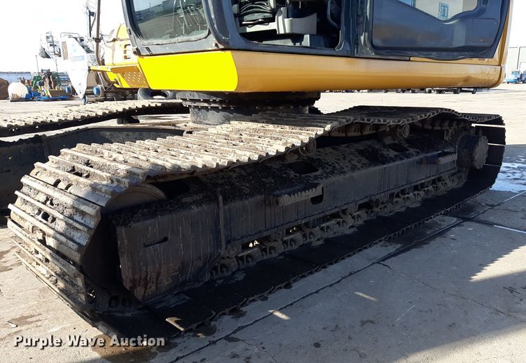 image for item LX9868 2012 John Deere 200D LC  excavator