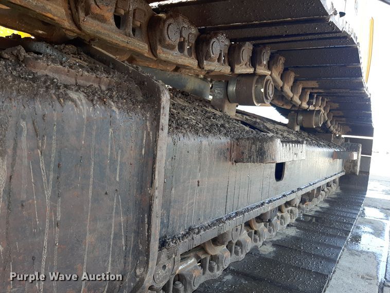 image for item LX9868 2012 John Deere 200D LC  excavator