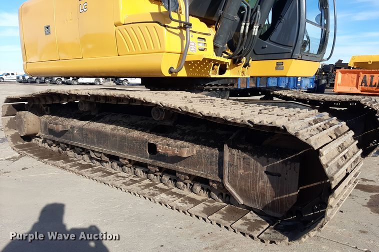 image for item LX9868 2012 John Deere 200D LC  excavator