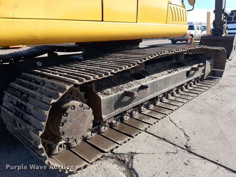 image for item LX9868 2012 John Deere 200D LC  excavator