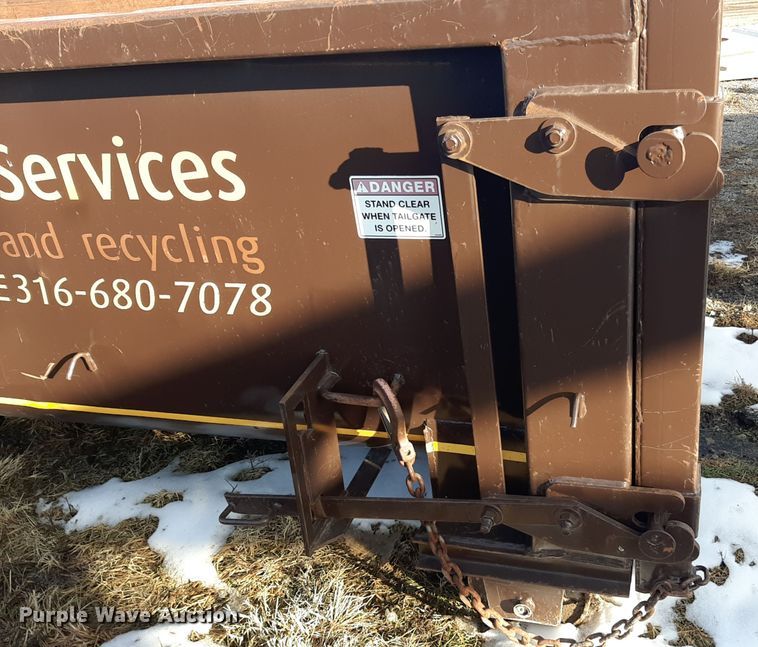 image for item LX9875 Dragon  roll-off container