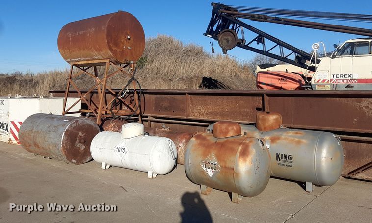 image for item LX9926 (7) fuel tanks