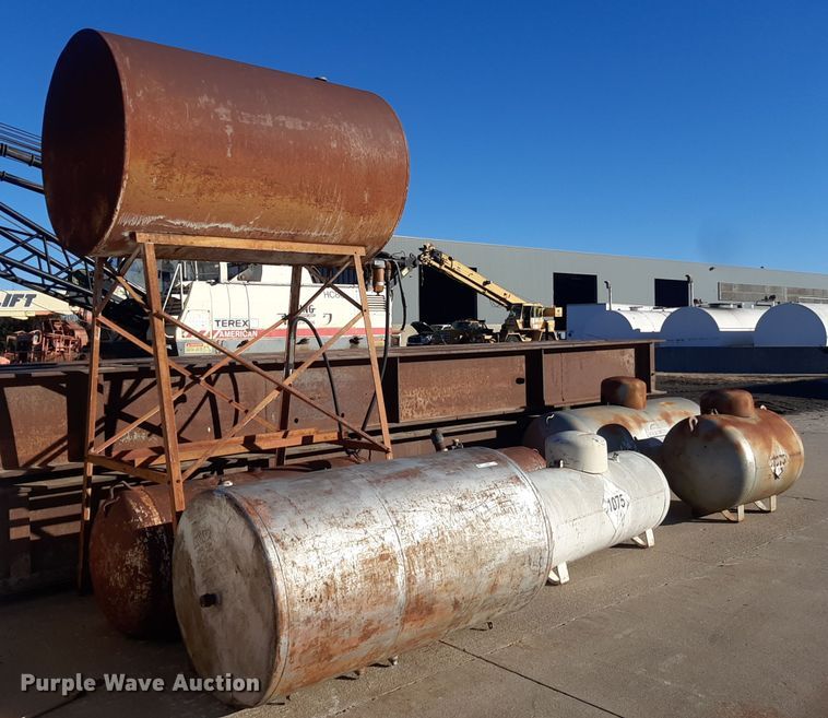 image for item LX9926 (7) fuel tanks