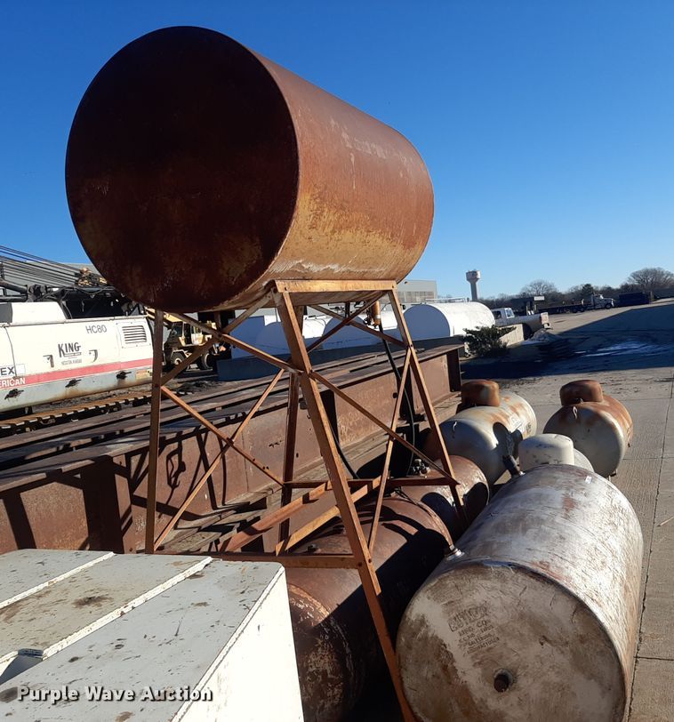 image for item LX9926 (7) fuel tanks