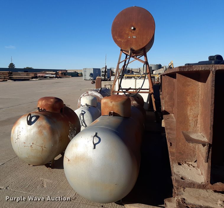 image for item LX9926 (7) fuel tanks