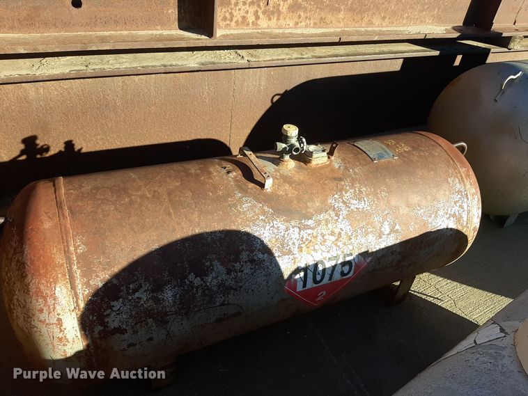 image for item LX9926 (7) fuel tanks