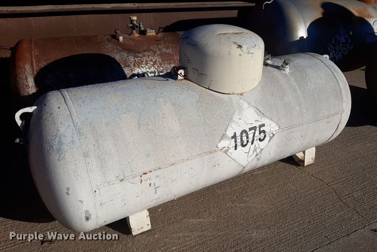 image for item LX9926 (7) fuel tanks