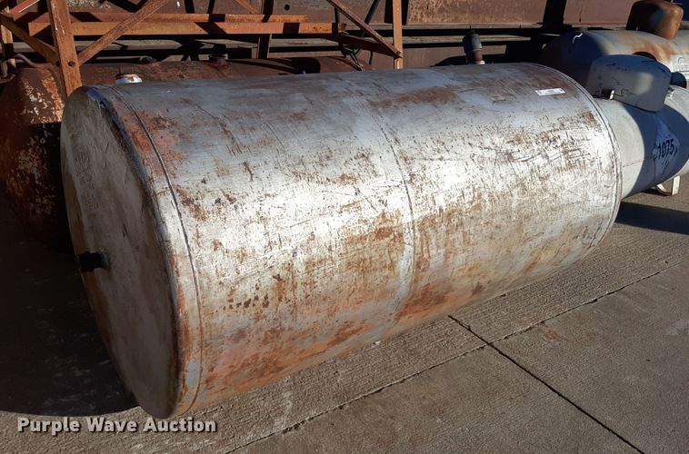 image for item LX9926 (7) fuel tanks