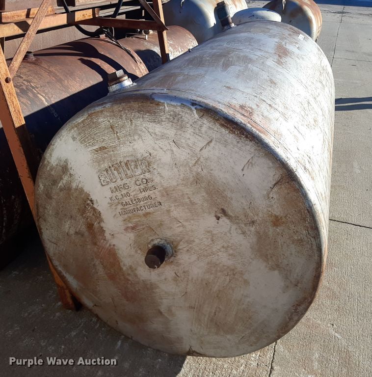 image for item LX9926 (7) fuel tanks