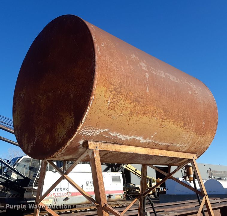 image for item LX9926 (7) fuel tanks