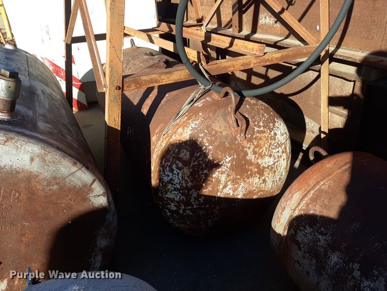 image for item LX9926 (7) fuel tanks