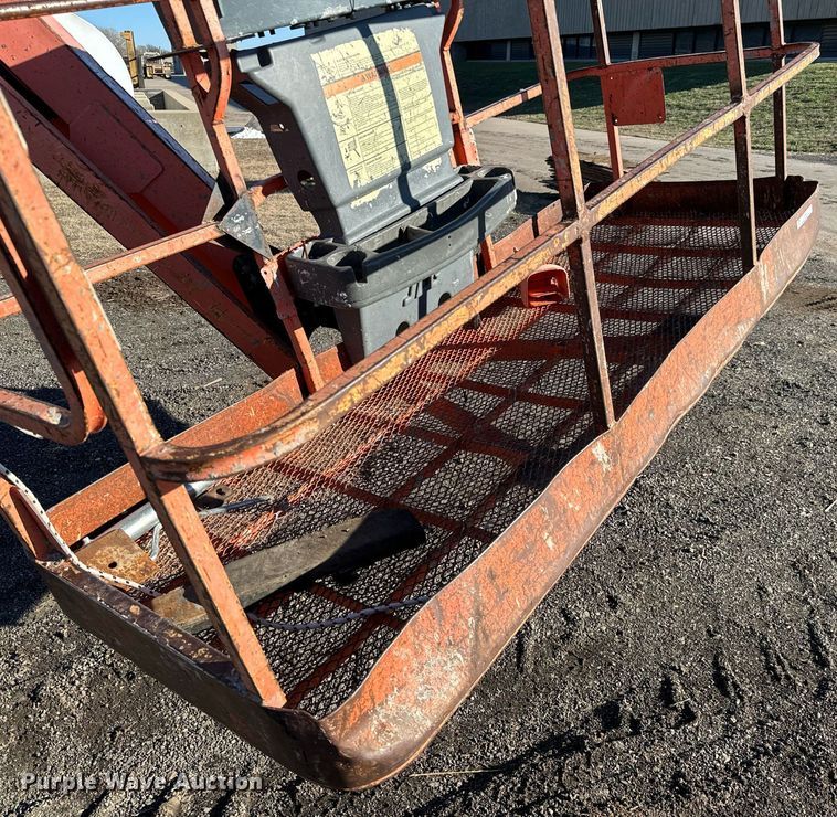 image for item LX9927 2004 JLG 660SJC  boom lift