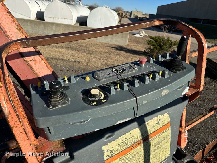 image for item LX9927 2004 JLG 660SJC  boom lift