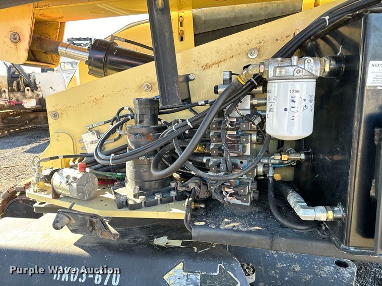 image for item LX9927 2004 JLG 660SJC  boom lift